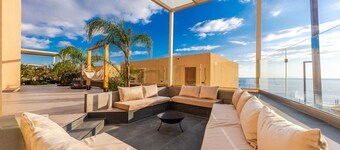 Seaside Retreat | Green Coast by PikHost