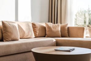 Smart TV - Seaside Retreat | Green Coast by PikHost (Palasë)