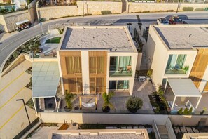 Exterior - Seaside Retreat | Green Coast by PikHost (Palasë)