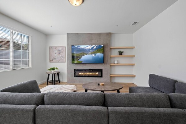 Living area - Spacious 4-bedroom house in serene Victorville with WiFi, AC (Victorville)