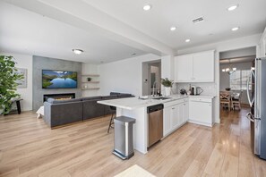 Interior - Spacious 4-bedroom house in serene Victorville with WiFi, AC (Victorville)