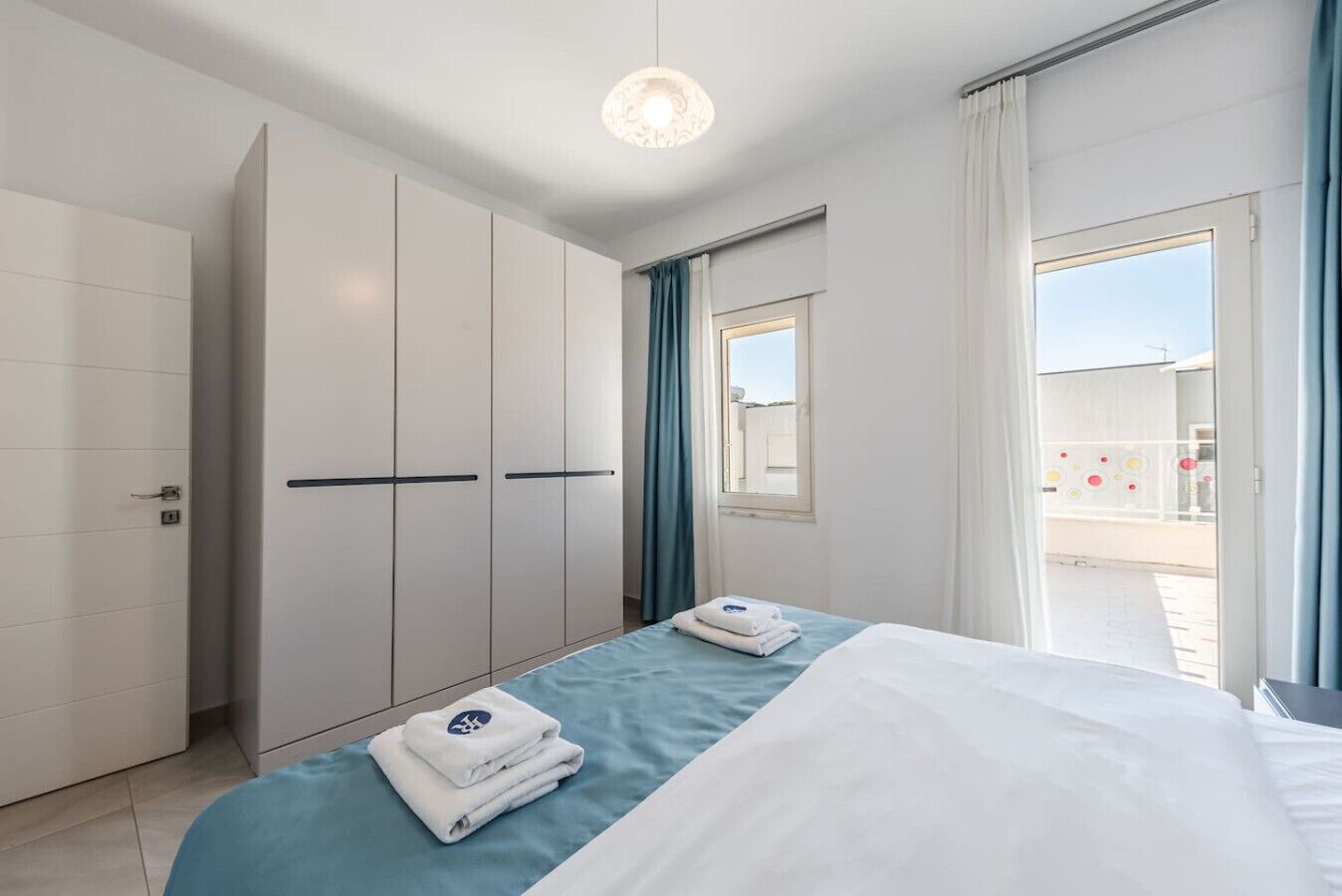 2 chambres, fer et planche à repasser, Wi-Fi, draps fournis