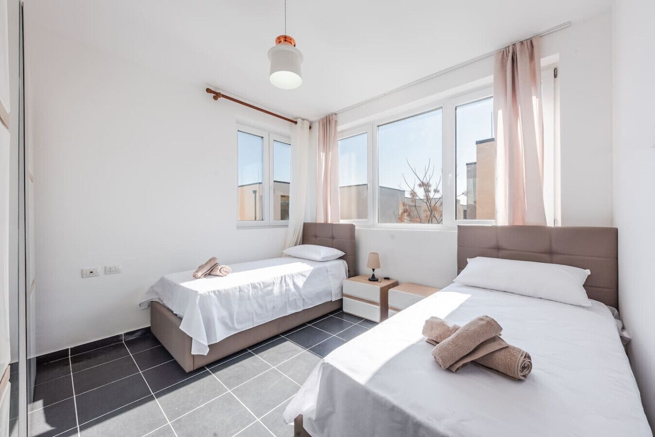 2 室のベッドルーム、アイロン / アイロン台、WiFi、ベッドシーツ