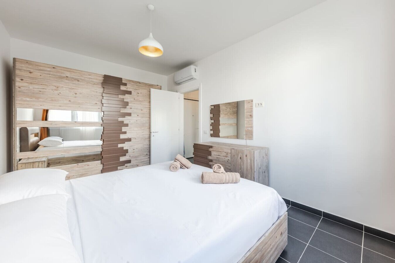 1 slaapkamer, een strijkplank/strijkijzer, wifi, beddengoed