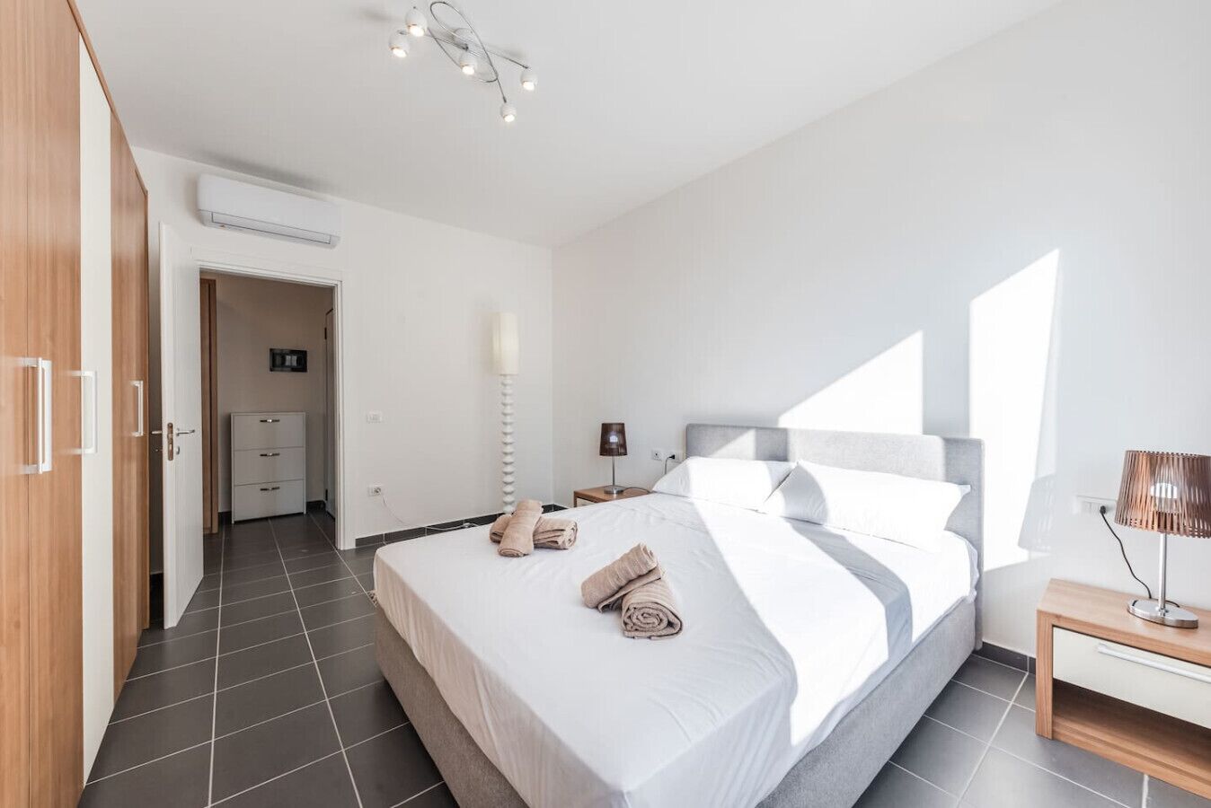 1 slaapkamer, een strijkplank/strijkijzer, wifi, beddengoed