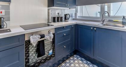 4 bedroom accommodation in Rhondda Valley