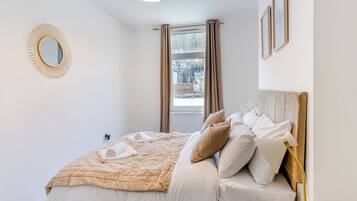 4 bedrooms, free WiFi, bed sheets