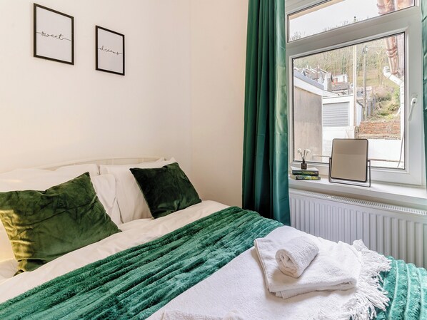 4 bedrooms, free WiFi, bed sheets