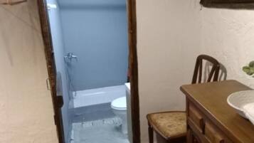 Dusche, Haartrockner, HandtĂŒcher, Seife