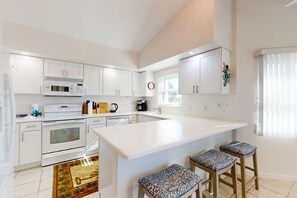Fridge, microwave, oven, stovetop - Coastal home on golf course w/ water view, private pool & spa, AC, W/D, Wifi (Rotonda West)