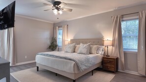 4 bedrooms, iron/ironing board, WiFi, bed sheets