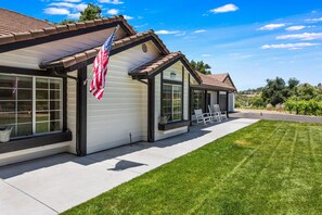 Exterior - Wine-country home w/ spectacular views, pool, hot tub, WiFi, AC, WD (Temecula)