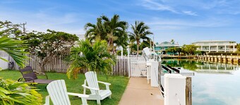 Deluxe waterfront retreat with hot tub, pool & Cabana Club access