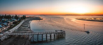 The Onyx Retreat | Hot Tub | Pool