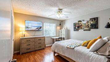 3 kamar tidur, meja kerja, dan Wi-Fi