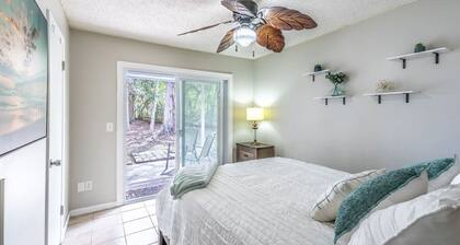 Spacious 3 BR Near NAS Jax l BBQ, WiFi, DirecTV