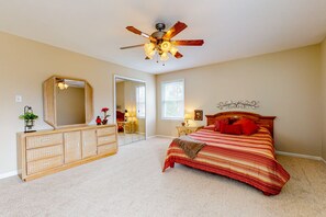 3 bedrooms, iron/ironing board, Internet, bed sheets