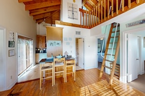 2 bedrooms, internet, bed sheets - Oceanfront house with dock, kayaks, deck, fast WiFi, central AC & washer/dryer (Marathon)