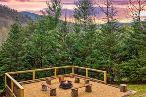 Property grounds - 7 Charming cottages with serene mountain views w/firepit (Blairsville)