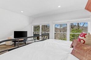 5 slaapkamers, een strijkplank/strijkijzer, internet, beddengoed