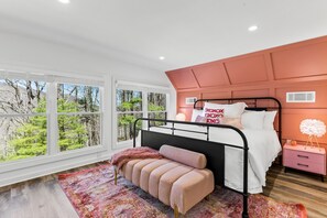5 slaapkamers, een strijkplank/strijkijzer, internet, beddengoed