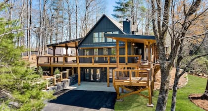 Serene mountain views with each lodge en-suite & on-site amenities
