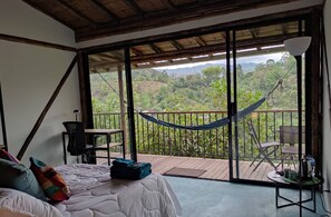 布置獨特、書桌、筆電工作空間、免費無線上網