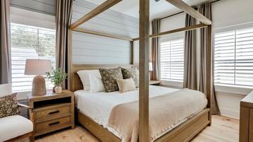 5 chambres, bureau, fer et planche à repasser, lit parapluie