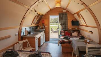 1 bedroom, WiFi (free), bed sheets