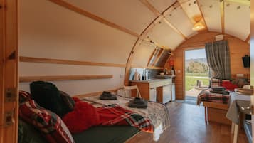1 bedroom, WiFi (free), bed sheets
