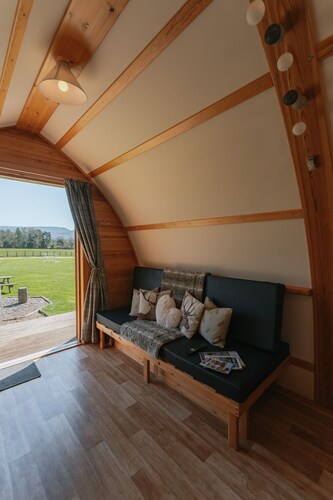 Cosy Rural Cabin with Private Hot Tub