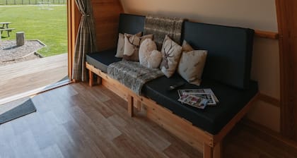 Cosy Rural Cabin with Private Hot Tub