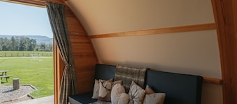Cosy Rural Cabin with Private Hot Tub