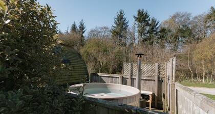 Cosy Rural Cabin with Private Hot Tub