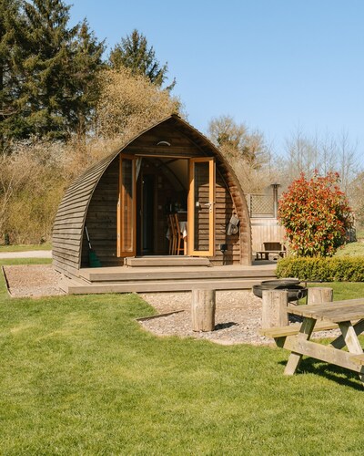 Cosy Rural Cabin with Private Hot Tub