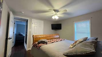 4 bedrooms, iron/ironing board, free WiFi, bed sheets
