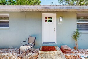 Property grounds - Dog-friendly, renovated duplex with two kitchens, washer/dryer, & patio (Sarasota)
