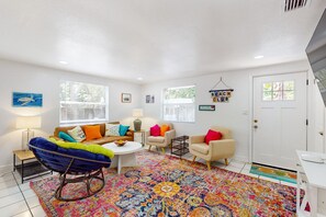 TV - Dog-friendly, renovated duplex with two kitchens, washer/dryer, & patio (Sarasota)