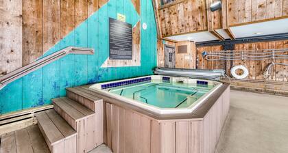 Secluded dog-friendly home with two living rooms, chef's kitchen, smart TVs, W/D