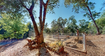 Private home with peek-a-boo Yosemite views - near outdoor recreation