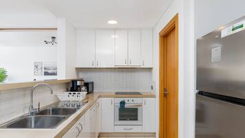 Hervidor eléctrico y tostadora