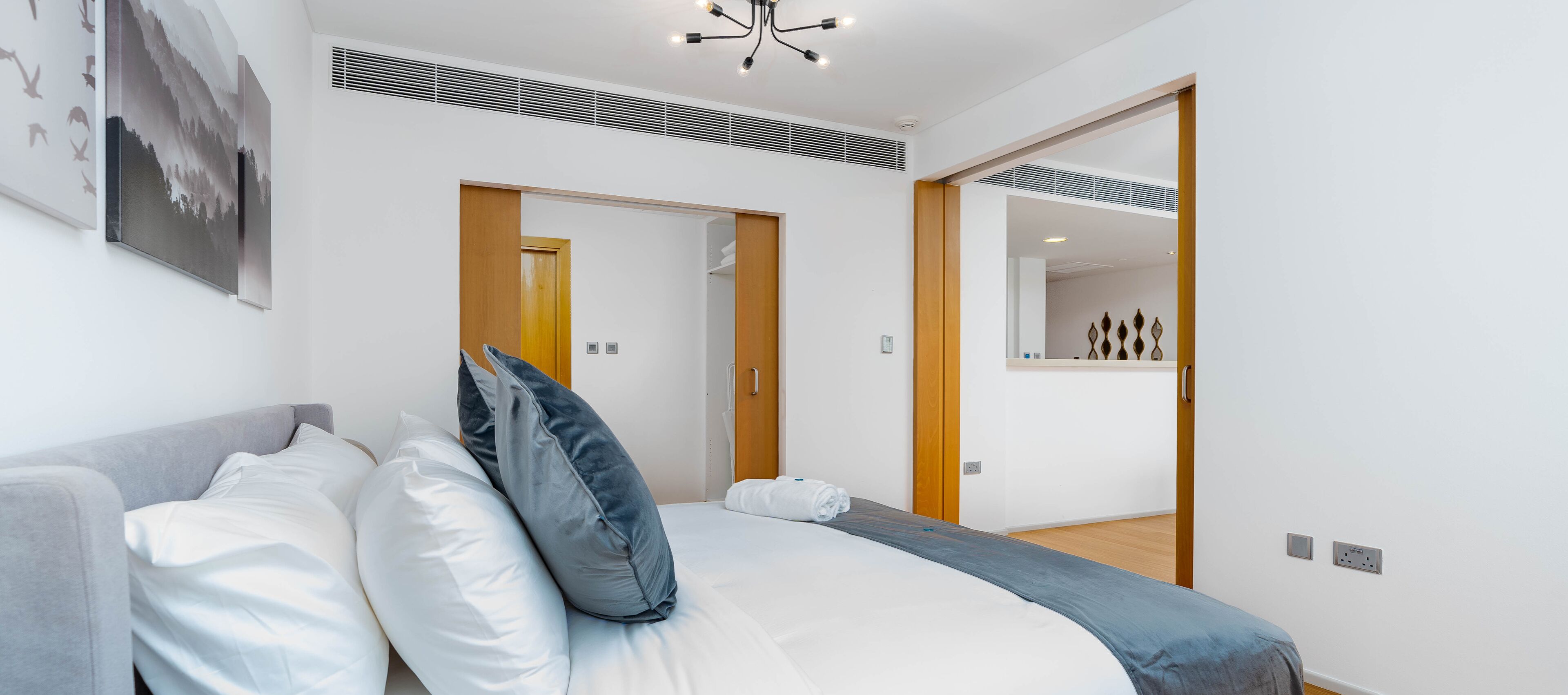 Coffres-forts dans les chambres, fer et planche à repasser