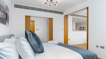 Tallelokero huoneessa, silitysrauta/-lauta, ilmainen Wi-Fi