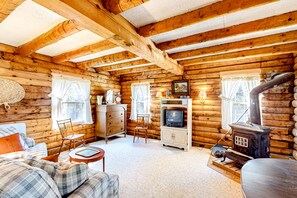 TV, DVD-spiller, bøker og filmbibliotek