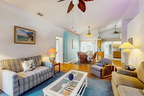 TV, ping pong - Relax, Recharge & Explore. Your Waterfront Getaway Awaits. (Punta Gorda)