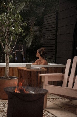 Property grounds - Stylish Cottage + Outdoor Bath near Montville (Palmwoods)