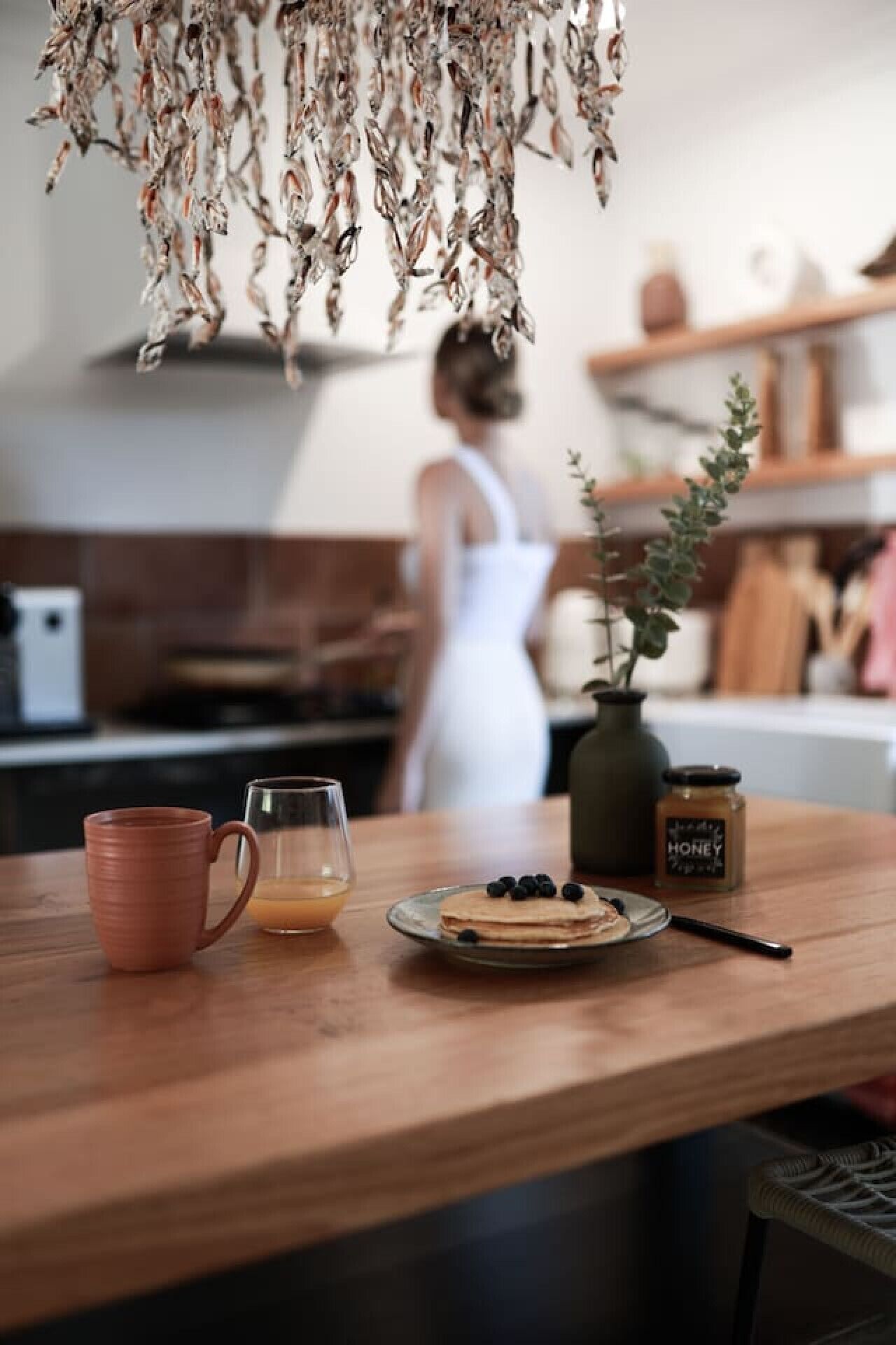 Fridge, oven, stovetop, coffee/tea maker