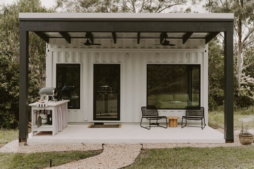 Cute, Cozy Container + Outdoor Bath near Montville