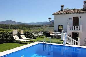 Pool - House with a pool, garden, incredible views, and a great location. (Jaén)
