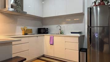 Family Double Room, Balcony, City View | Private kitchen